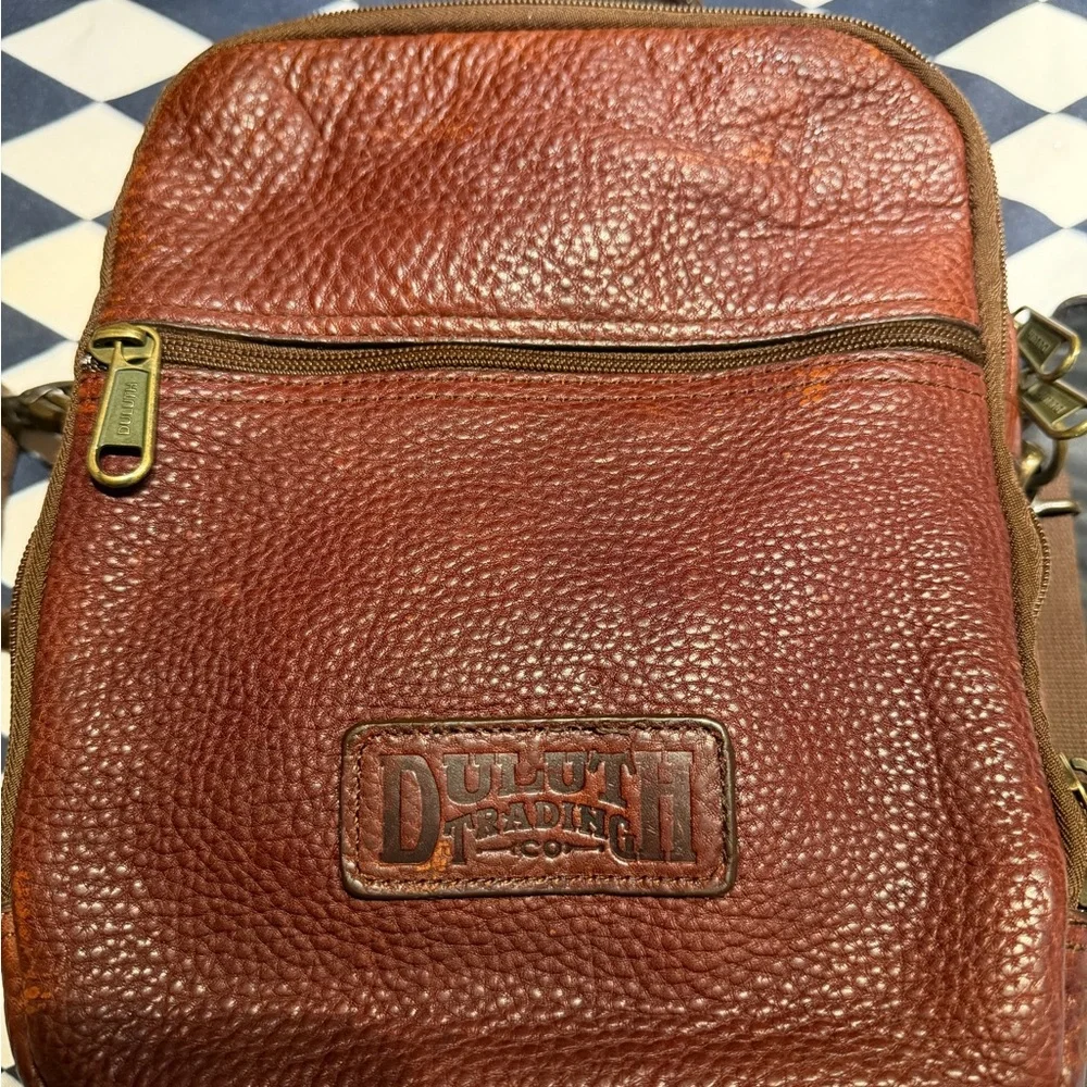 Duluth Trading Co Lifetime Leather travel bag, vintage EUC, collectible